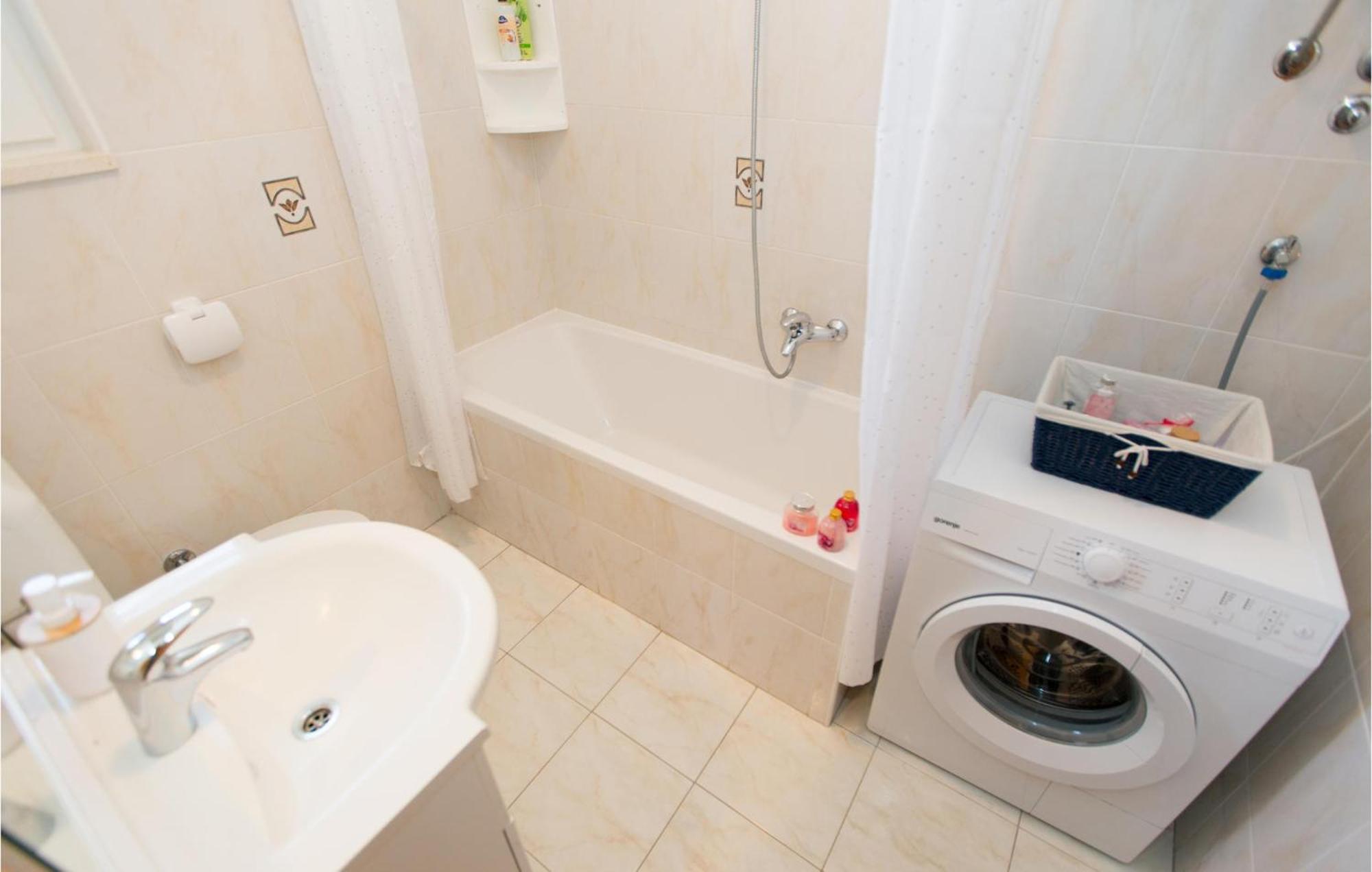 3 Bedroom Lovely Home In Plat Mlini Bagian luar foto