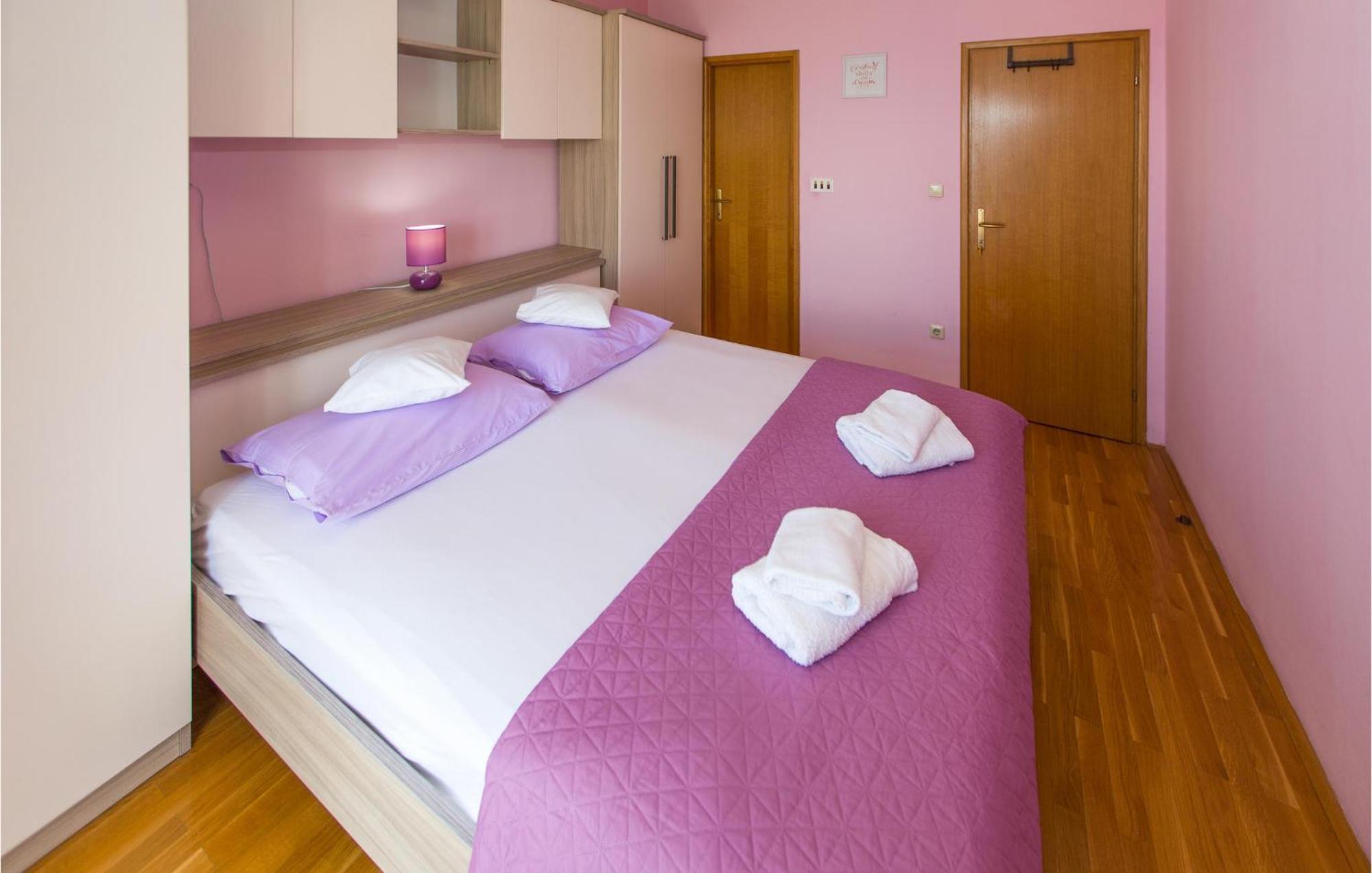 3 Bedroom Lovely Home In Plat Mlini Bagian luar foto